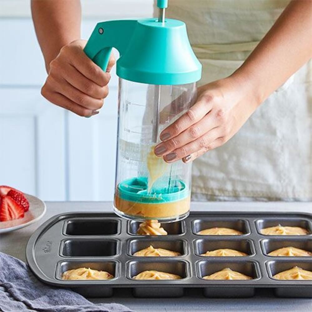 Pampered Chef Batter Mixer & Dispenser Turquoise Unused 100082